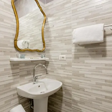 Unique Affittacamere 3*