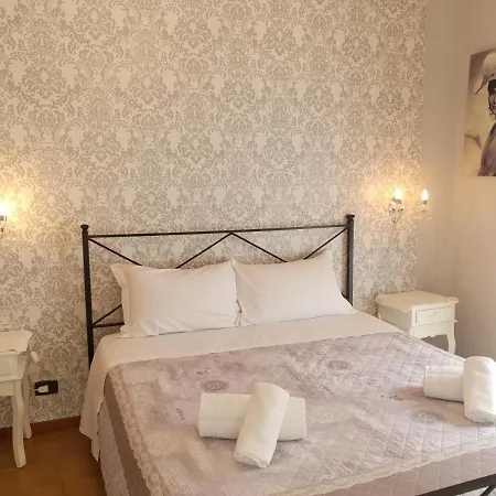 Unique Affittacamere 3*